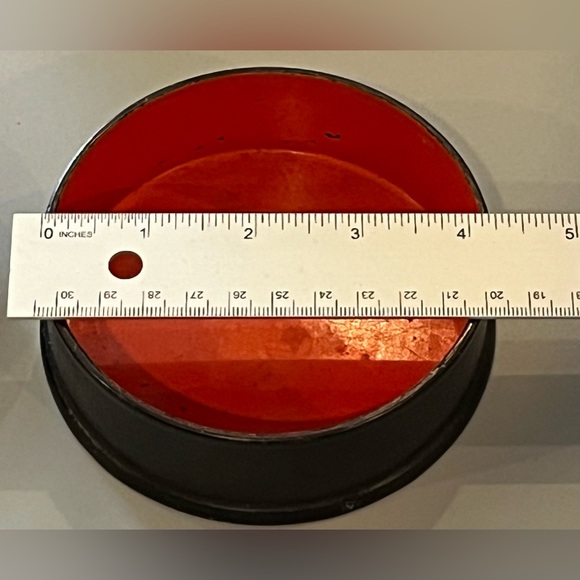 Antique Lacquered Courting Couple Scene Lidded Powder Trinket Box Red Inside - Picture 5 of 12